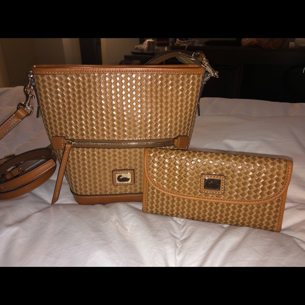 DOONEY & BOURKE CROSSBODY